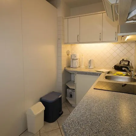 Hues Auert Tharep, 2 *